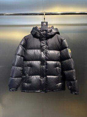 Burberry Black Mixed‑Finish Hooded Puffer